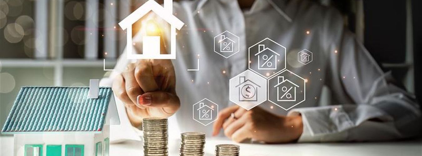 Immobilien online auf virtuellen Bildschirmen